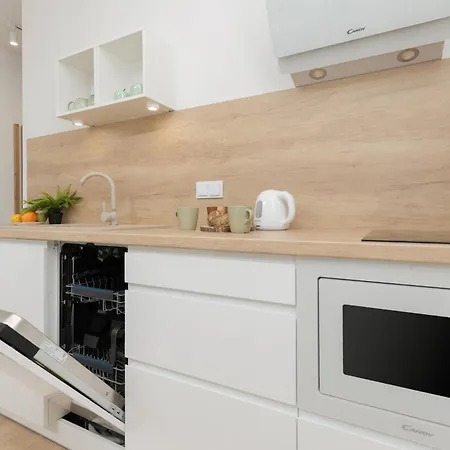 Modern Mokotow With Parking & Balcony By Renters ורשה